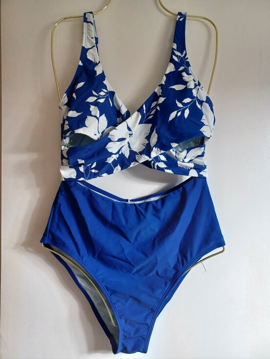 Cupshe Other - Cupshe Blue and White Floral One-Piece Swimsuit M